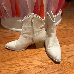 MIA Cream Ankle Booties 6.5